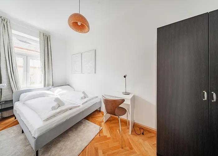Stylish Near Schoenbrunn Castle Apartman