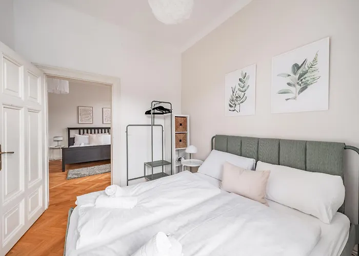 Stylish Near Schoenbrunn Castle Apartman